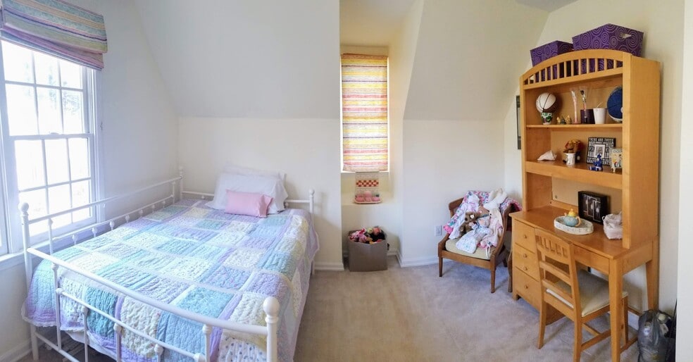 Upstairs 2nd Bedroom - 7 Steeple Chase Ct