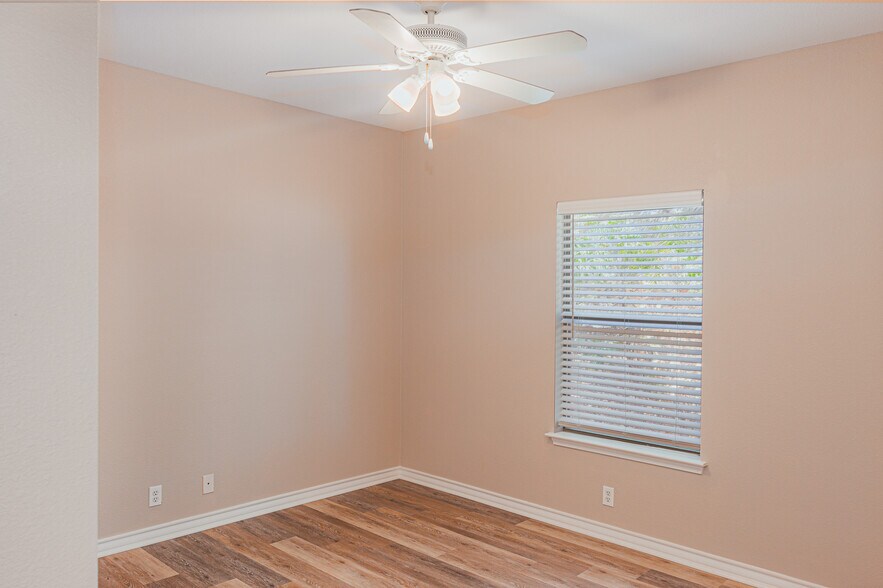 Building Photo - 113 D L Vest