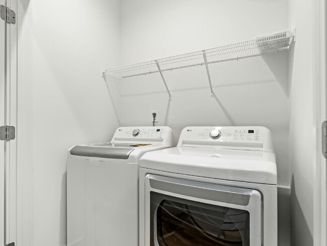 Building Photo - Custom 3 story home in the heart of Belmont/Optimist Park!