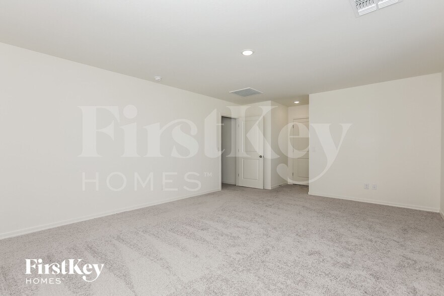 Building Photo - 3102 E Miner Dr