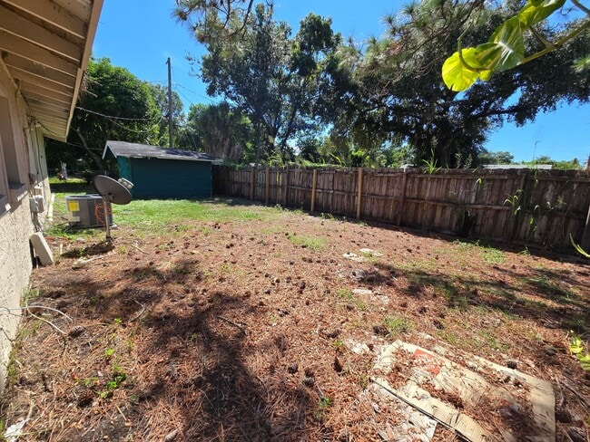 Building Photo - 2147 Dodge Ave