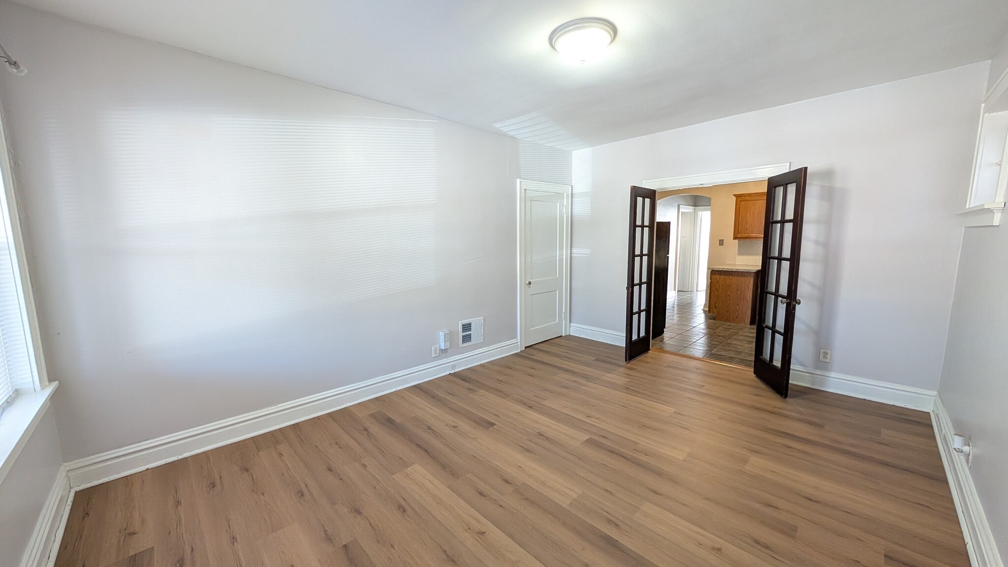 Building Photo - 5042 Mardel Ave