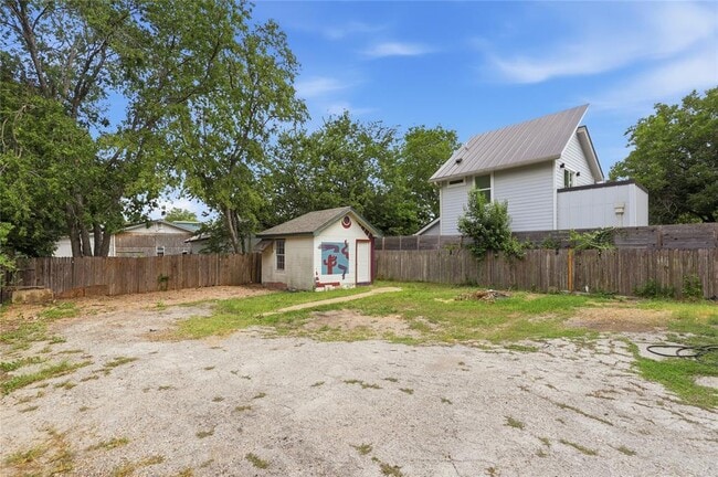 Building Photo - 915 Vargas Rd