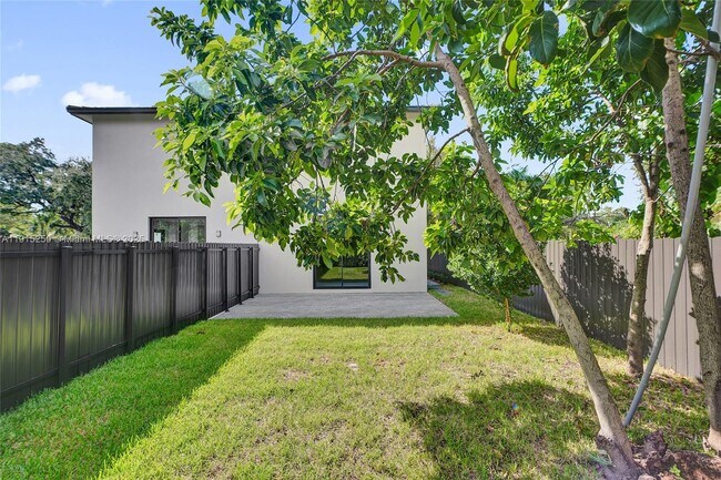 Building Photo - 119 NE 118th St