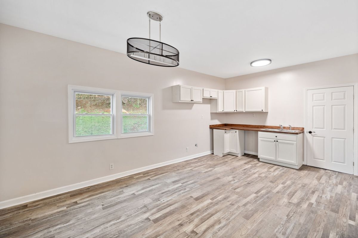 Building Photo - 125 Roosevelt St