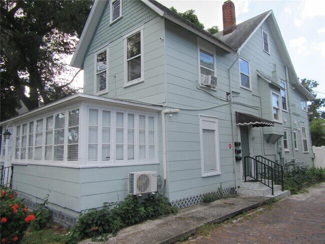 Building Photo - 524 3rd St N