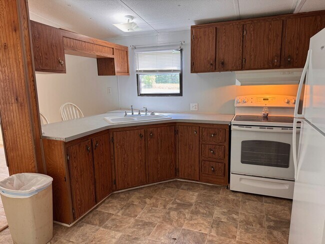Building Photo - 2 BED, 2 BATH MOBILE HOME LOCATED IN ASHEBORO ON SOUTH LAKE DR!