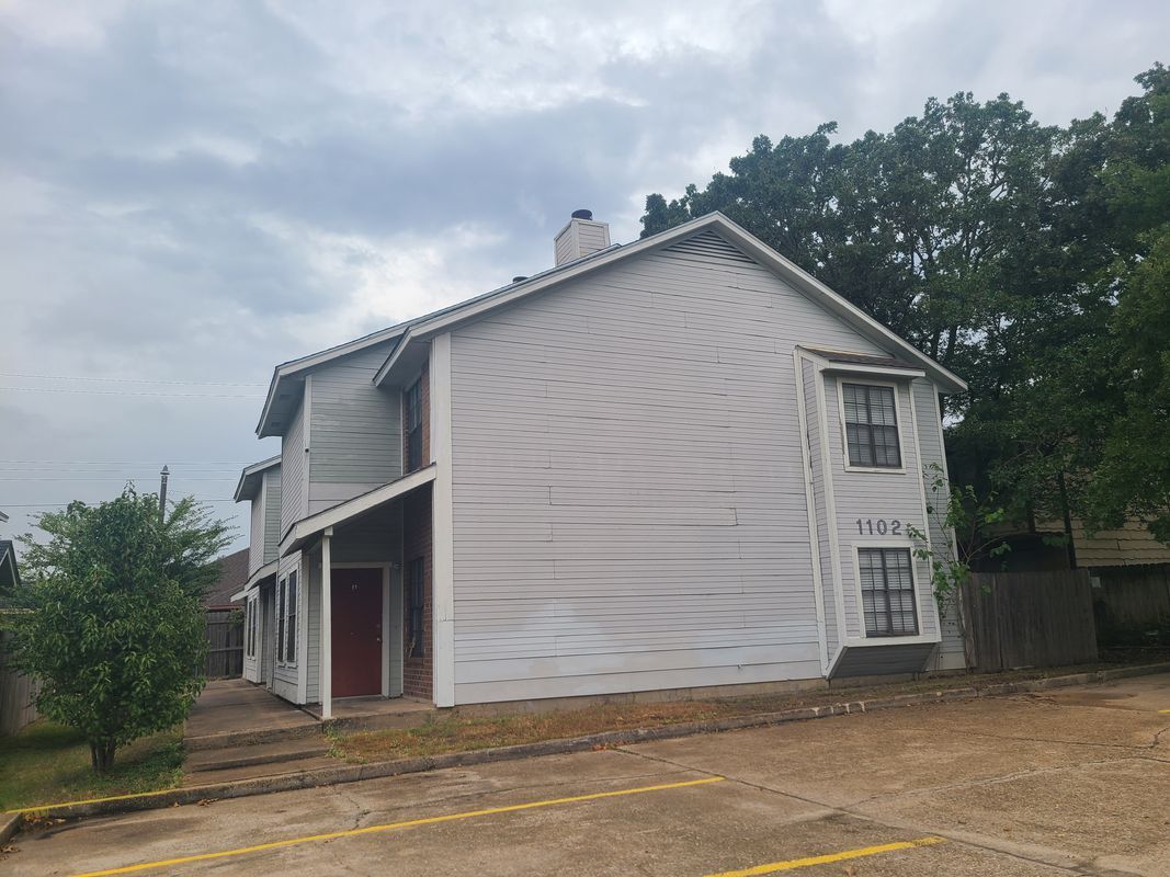 Building Photo - 1102 Verde Dr