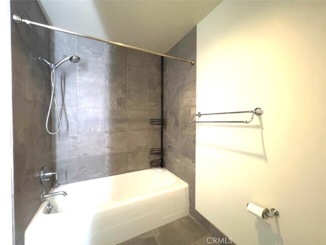 Building Photo - 1100 S Hope St