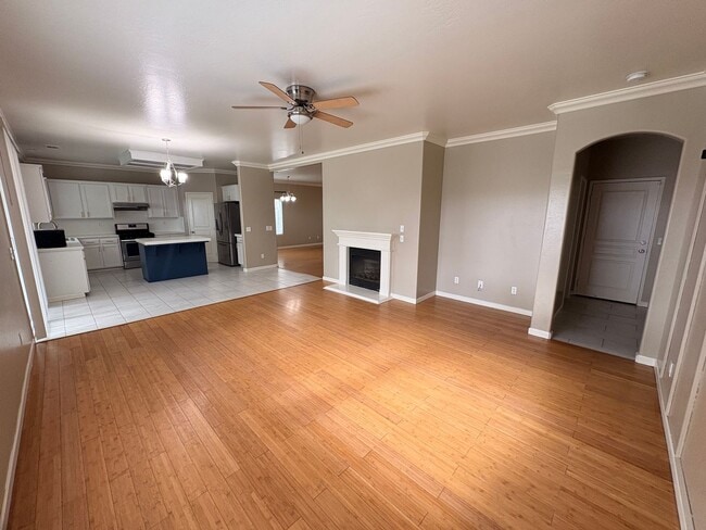 Building Photo - Lovely 5 Bedroom Home