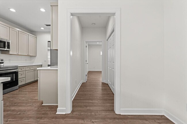 Building Photo - 2811 N Panama Ave