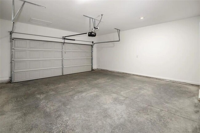 Building Photo - 1650 Wellston Dr