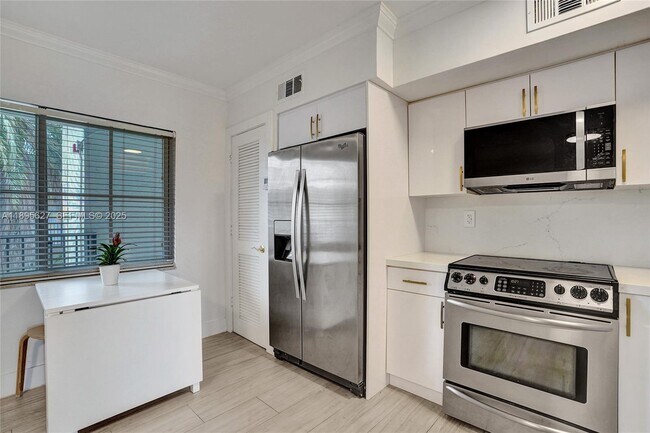 Building Photo - 924 SE 2nd St