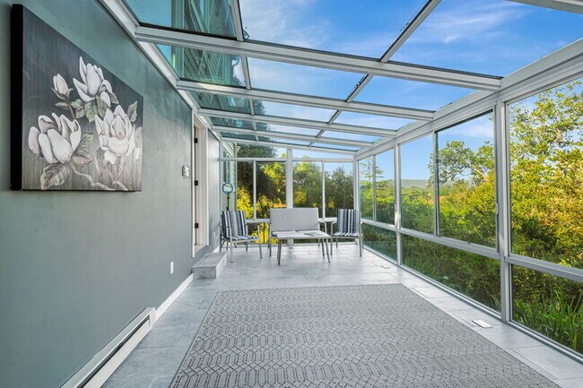 Building Photo - 275 La Vida Dr