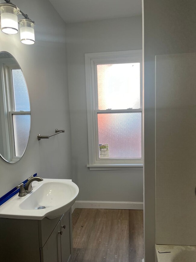 Building Photo - Newly remodeled 2br w off st parking laundry