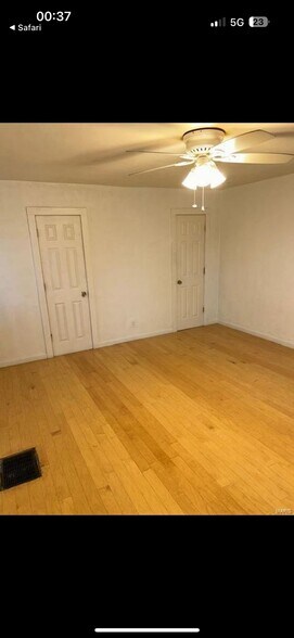 Building Photo - 4715 Thrush Ave