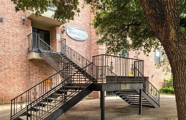 Primary Photo - 2401 Leon St