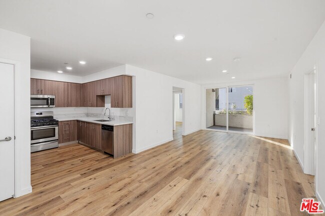 Building Photo - 5229 Willowcrest Ave