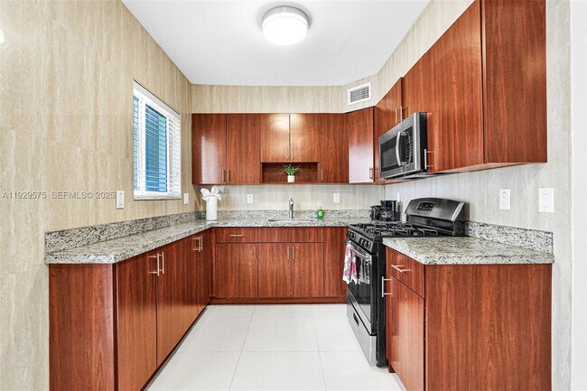 Building Photo - 1035 94th St