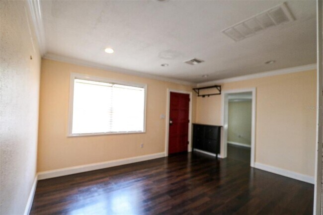 Building Photo - 4419 W Euclid Ave