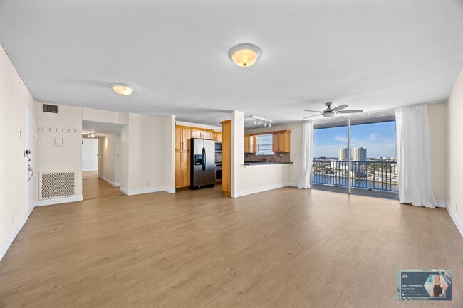 Building Photo - 137 Golden Isles Dr