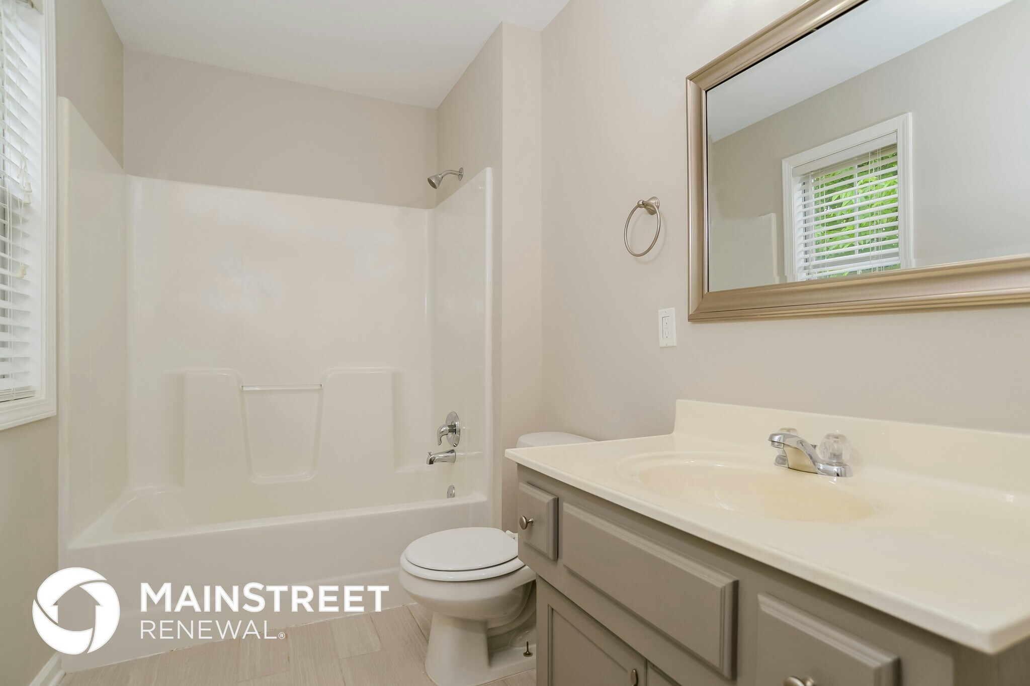 Building Photo - 11006 Highview Rd