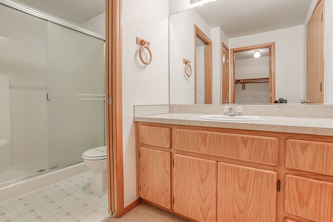 Building Photo - Spacious Single Level Home w/ Fully Fenced...