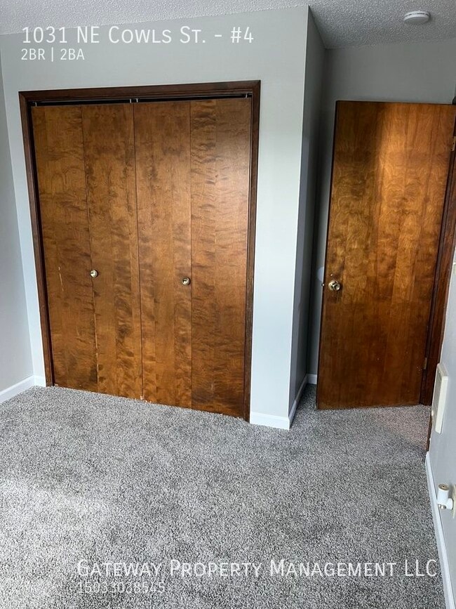 Building Photo - 1031 NE Cowls St