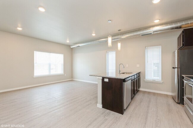 Building Photo - Villas at The Hub | Modern 3 Bedroom Townh...
