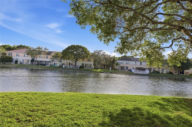 Building Photo - 16290 SW 47th Manor