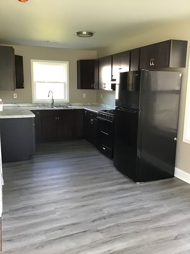 Building Photo - 255 Minocqua St
