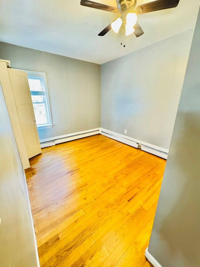 Building Photo - 74 Vernon St