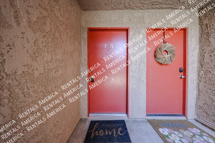 Building Photo - 5525 E Thomas Rd