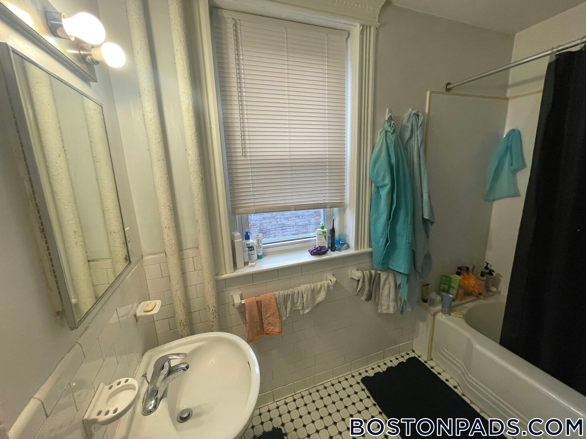 Building Photo - 16 Fuller St