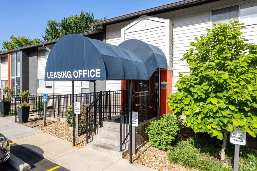 Suntree Apartments 3040 Suntree Plz Kansas City KS 66103 Apartment