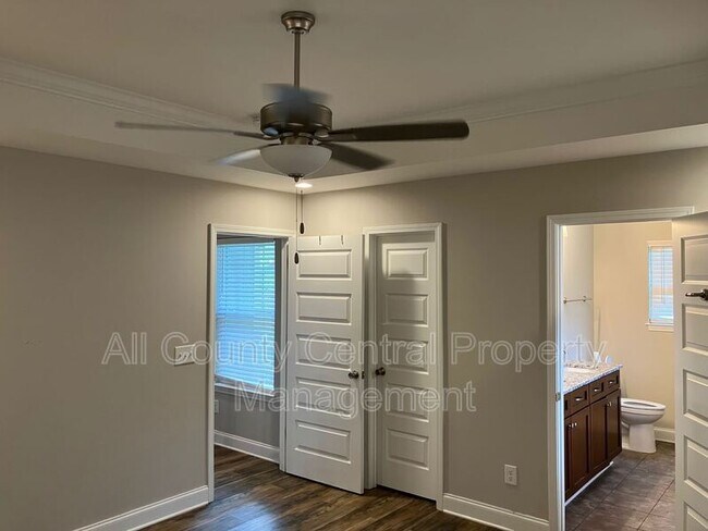 Building Photo - 3870 Barton Ln