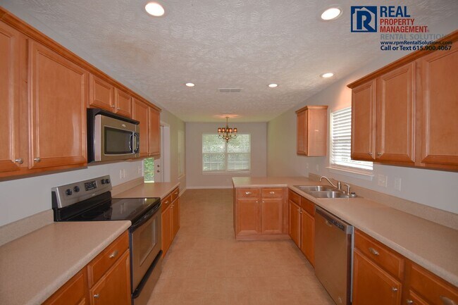 Building Photo - Beautiful 3BR+Bonus/4th Bedroom, triple Blackman schools! Screened in porch and fenced in backyard!