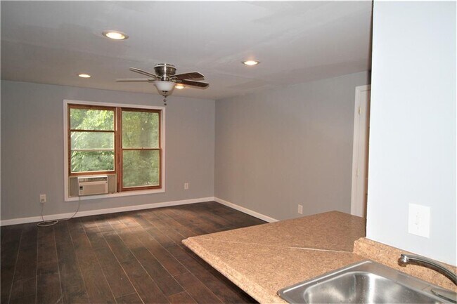 Building Photo - 2054 E Roxboro Rd NE