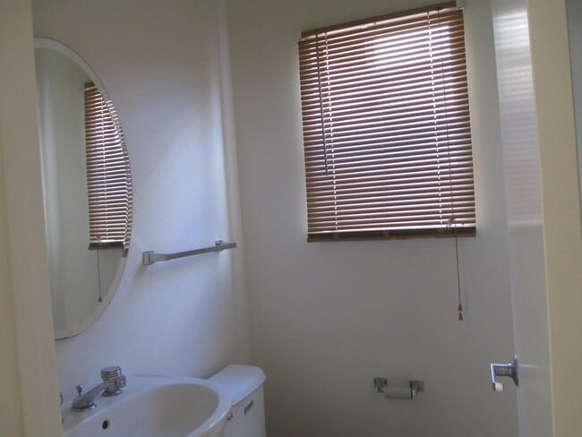 Building Photo - 95-1007-1007 Puuanu St