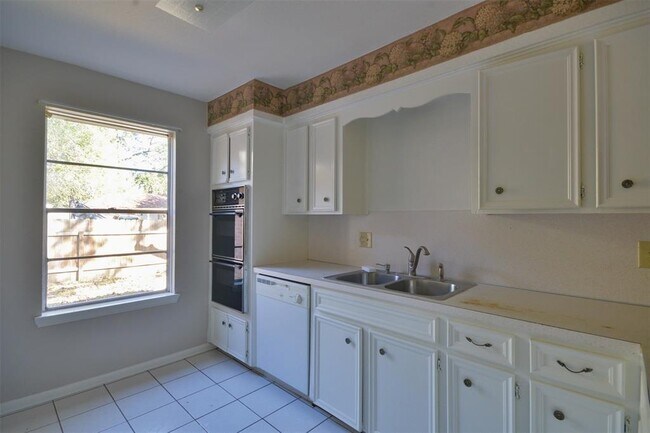 Building Photo - 3938 Forest Bluff Dr