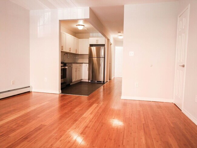 Building Photo - "Spacious 3-Bedroom Gem with 2 Full Baths ...