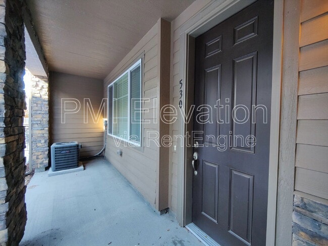 Building Photo - 530 E Dry Creek Pl