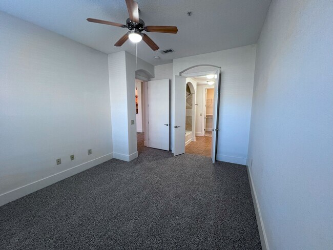 Building Photo - 2600 Hillsboro Pike