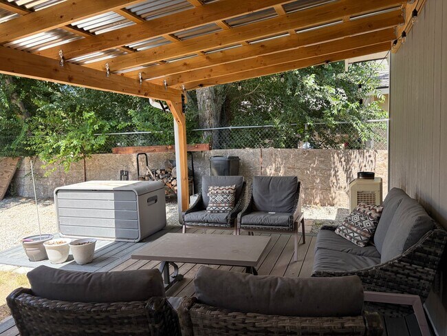 Building Photo - 210 Rawhide Way