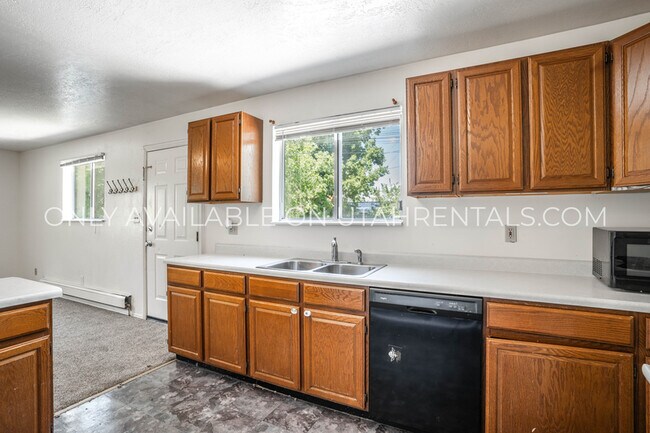 Building Photo - 131 E 300 S