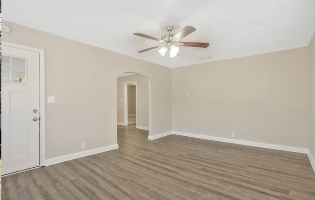 Building Photo - 1972 Glendale Dr