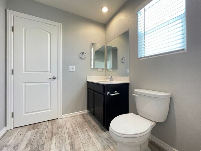 Building Photo - Beautiful Gated Henderson Home | 3 Bed/ 2.5 Bath- AVAILABLE 3/31/26