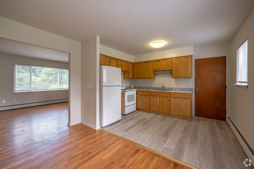 3BD, 1BA - 1,122SF - Meadoway Gardens - Kitchen - Meadoway Gardens