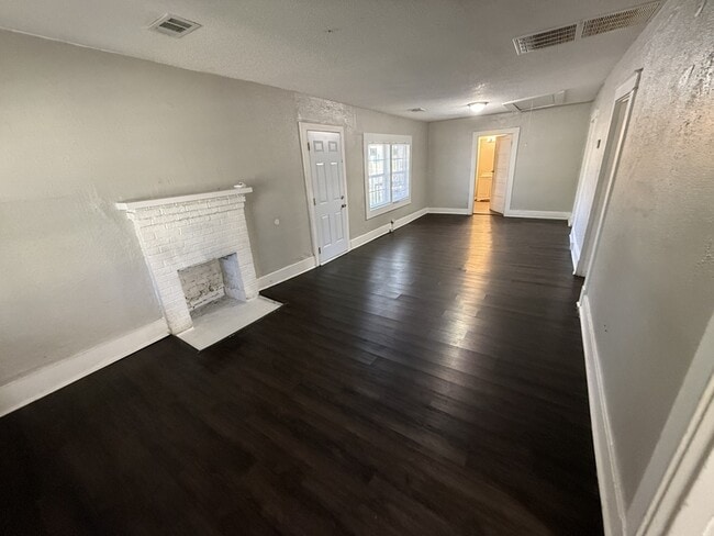 Building Photo - 728 N Holmes St