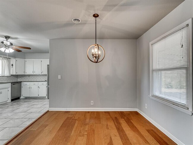 Building Photo - 2641 Kent Dr